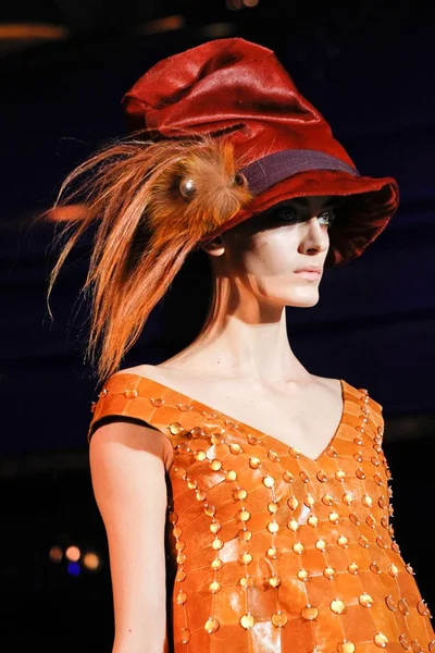 Look 30
